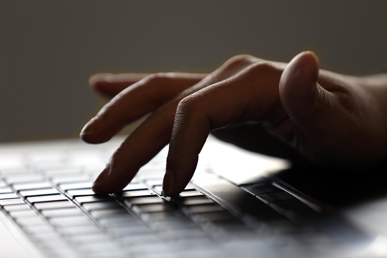 Внесение программы для ЭВМ в реестр: правовое сопровождение для бизнеса в Москве